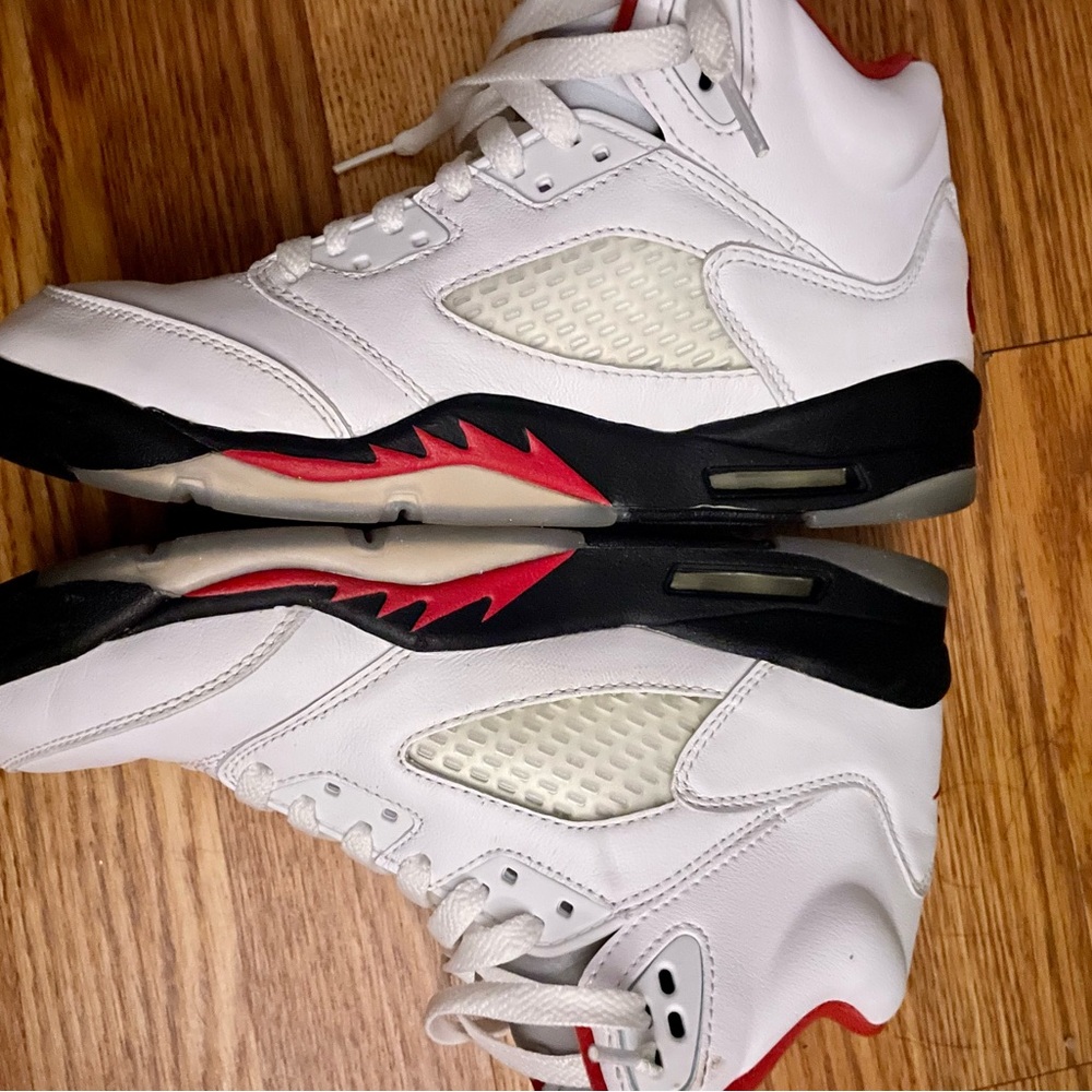 Air Jordan White and Red Sneakers - Picture 5 of 11